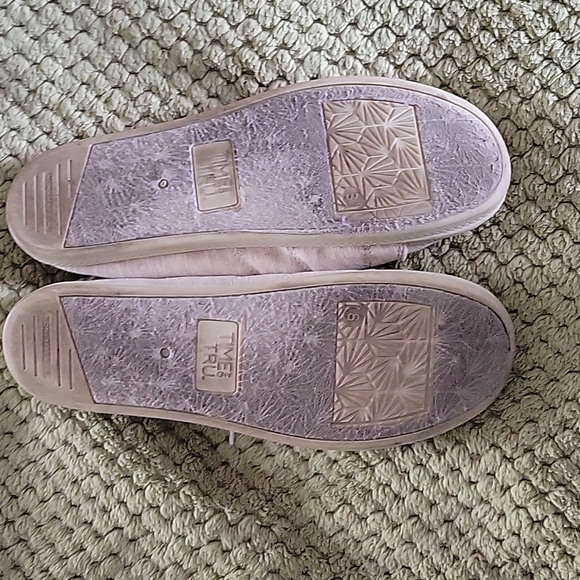 Time and Tru duo slip on tennis shoes set - Picture 3 of 8